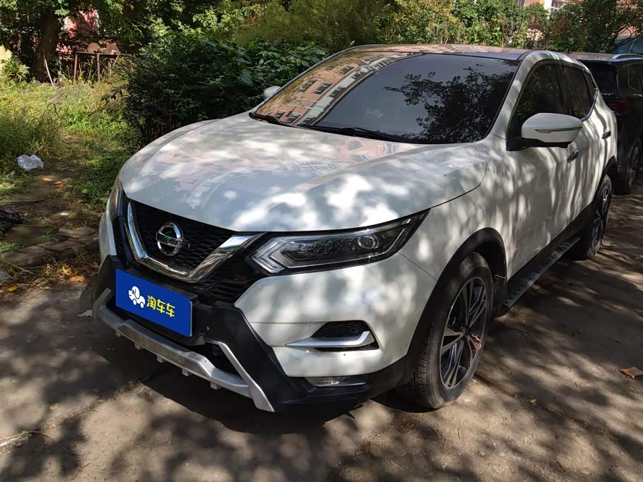 Nissan Qashqai 2.0 л 2021 г. Белый, пробег 35600 км