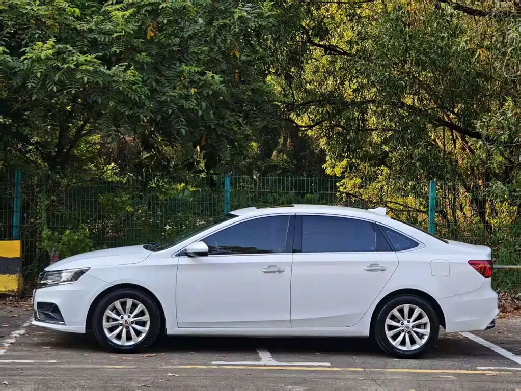 Roewe i6 New Energy — миниатюра 3