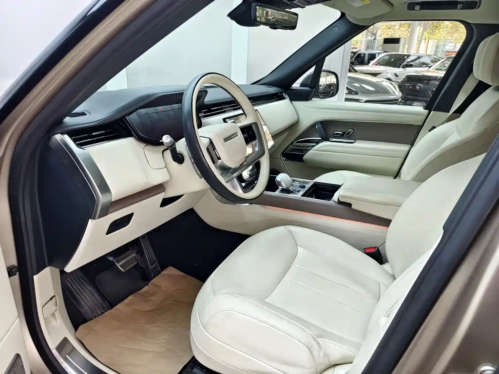 Land Rover Range Rover 2023 4.4 V8 530PS