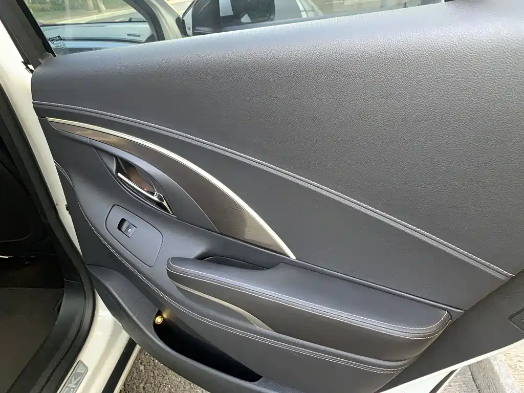 Buick LaCrosse — миниатюра 18
