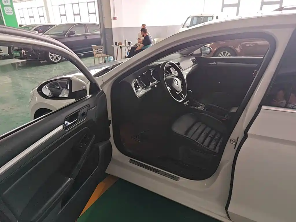 Volkswagen Lamando — миниатюра 12