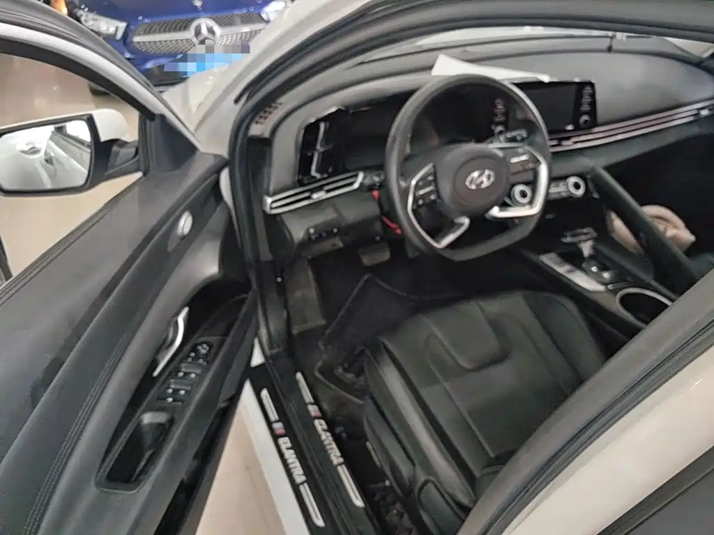 Hyundai Elantra — миниатюра 16