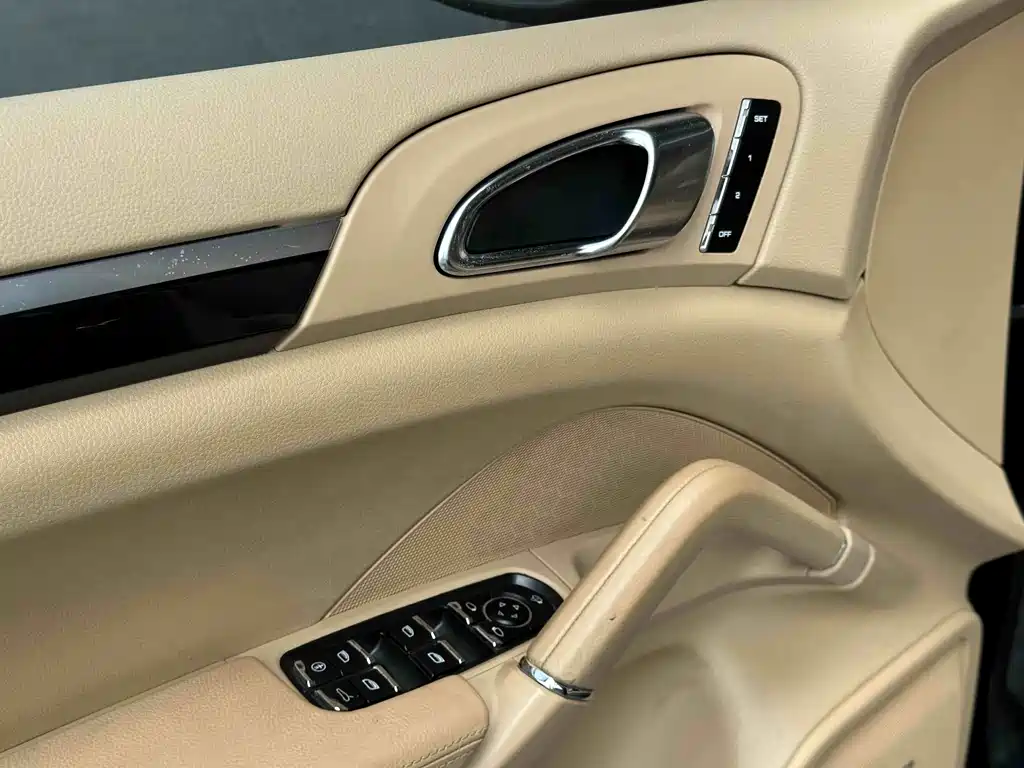 Porsche Cayenne — миниатюра 20