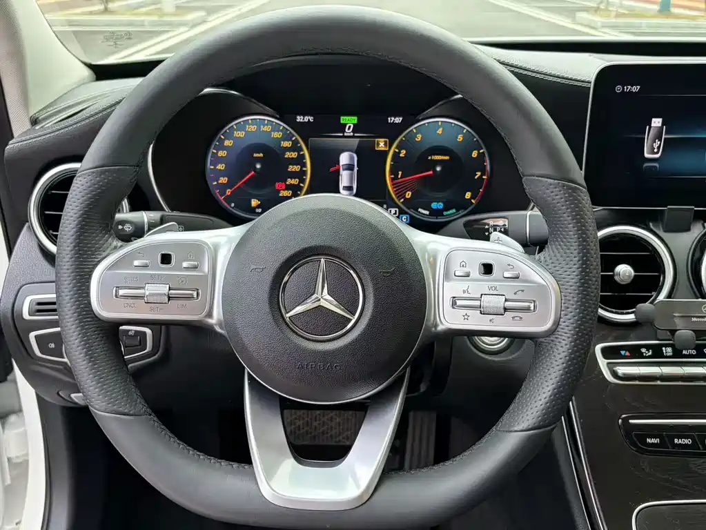 Mercedes-Benz C-Class — миниатюра 10
