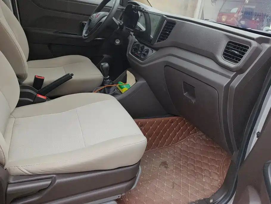 Wuling Hongguang V — миниатюра 8
