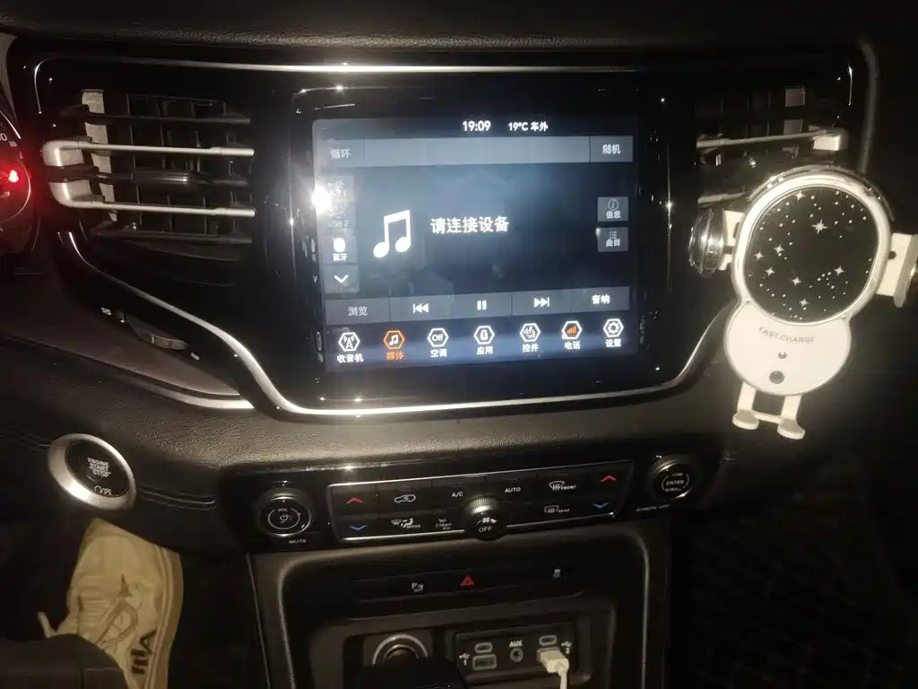 Jeep Grand Commander — миниатюра 14