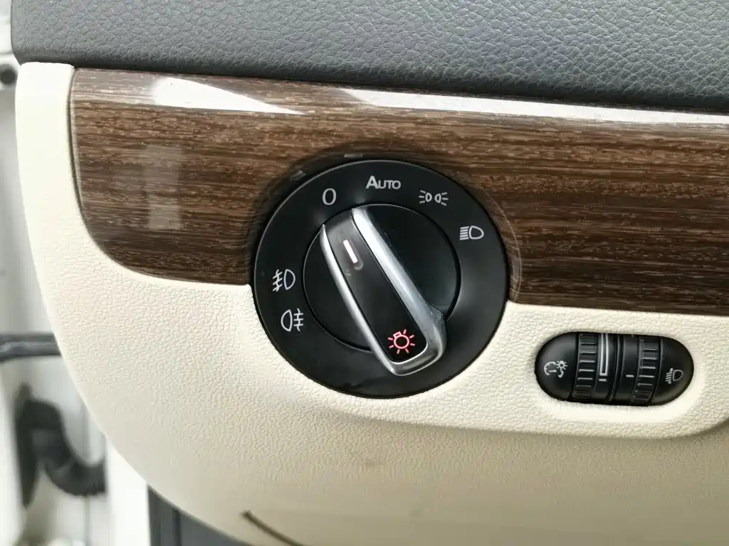Volkswagen Sagitar — миниатюра 21