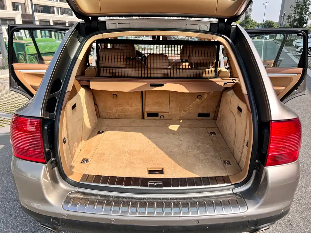 Porsche Cayenne — миниатюра 15