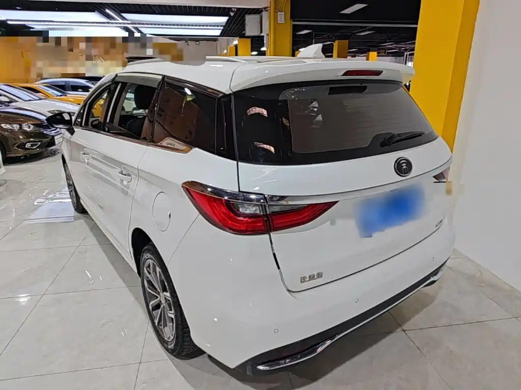 BYD MAX — миниатюра 5