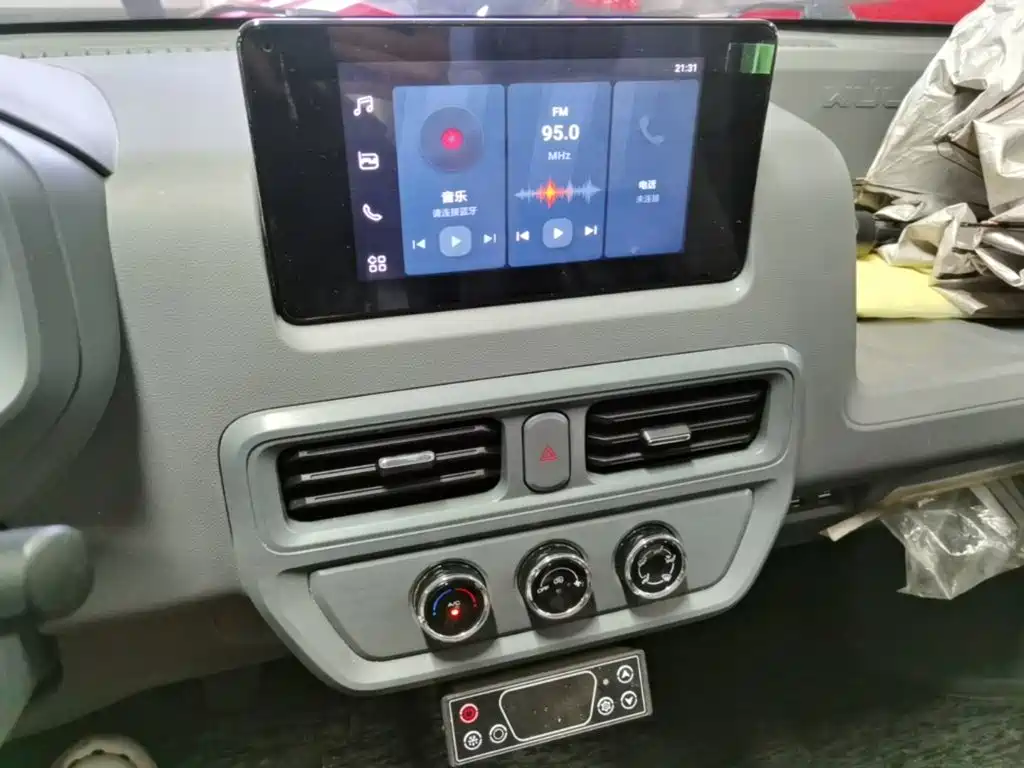 Wuling Yangguang — миниатюра 18