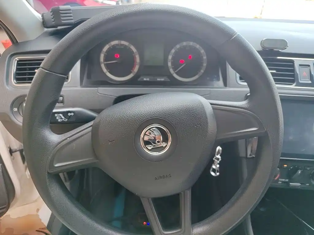Skoda Rapid — миниатюра 11