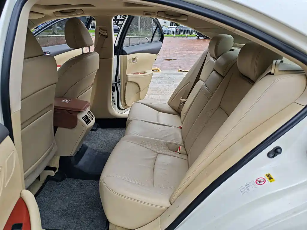 Lexus ES — миниатюра 11