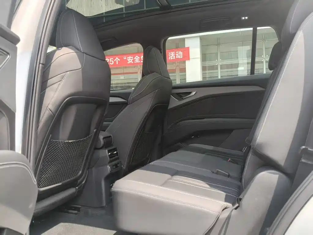 Audi Q5 e-tron — миниатюра 10
