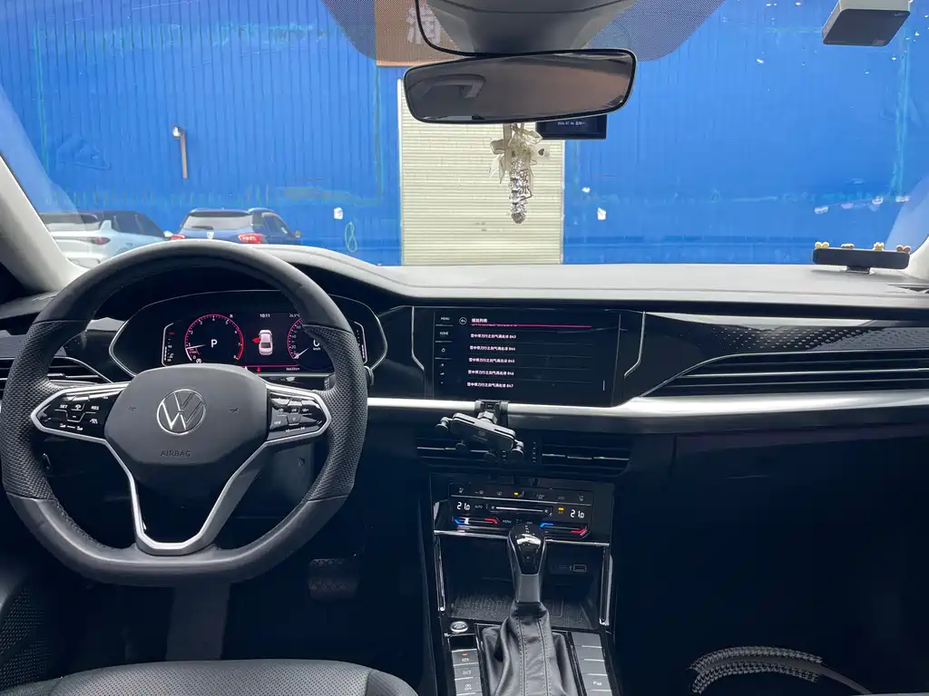 Volkswagen Passat 2023 330TSI Luxury