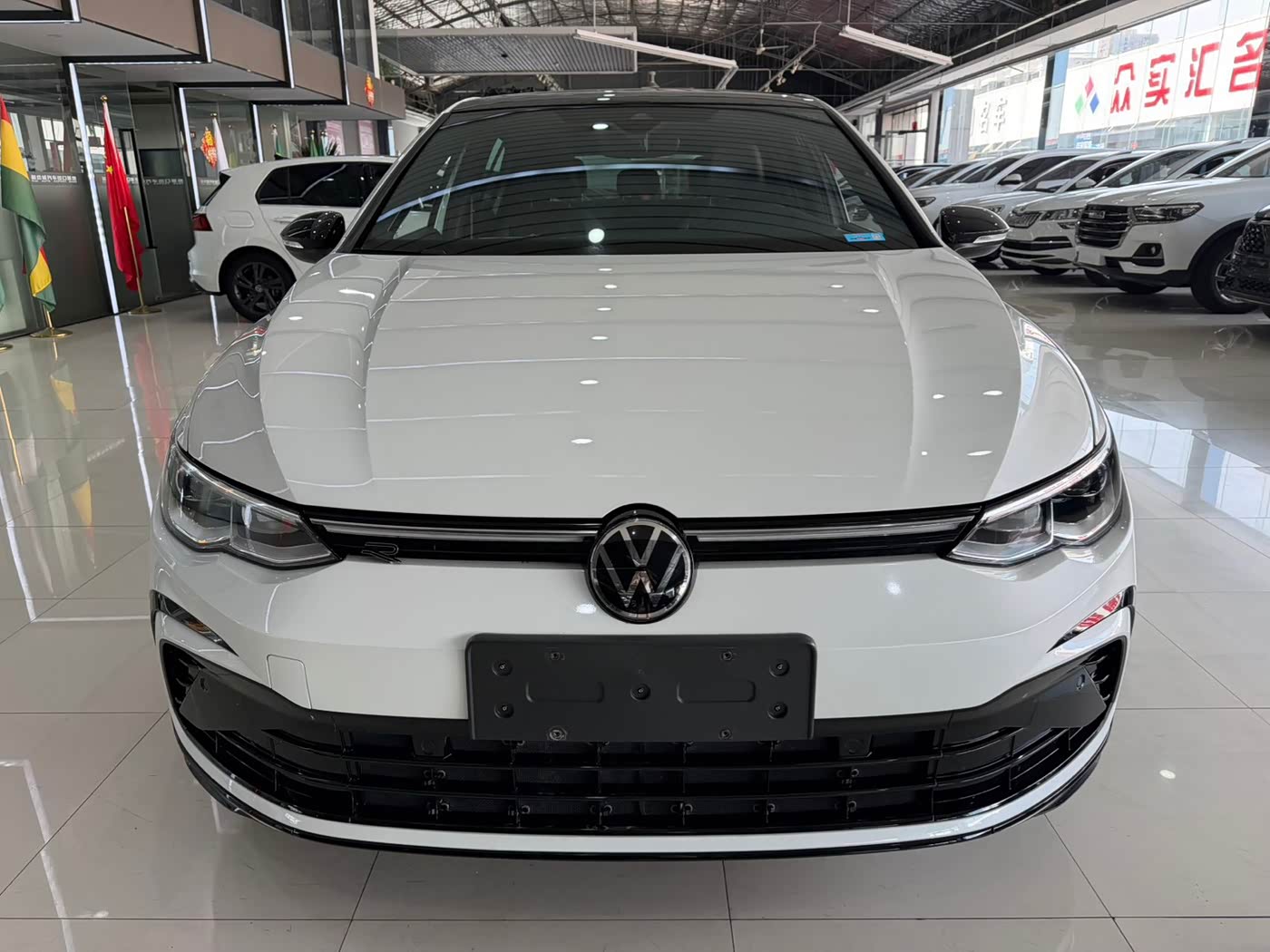 Volkswagen Golf 1.4 л 2022 г. Белый, пробег 14000 км