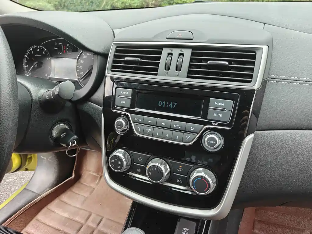 Nissan Tiida — миниатюра 12