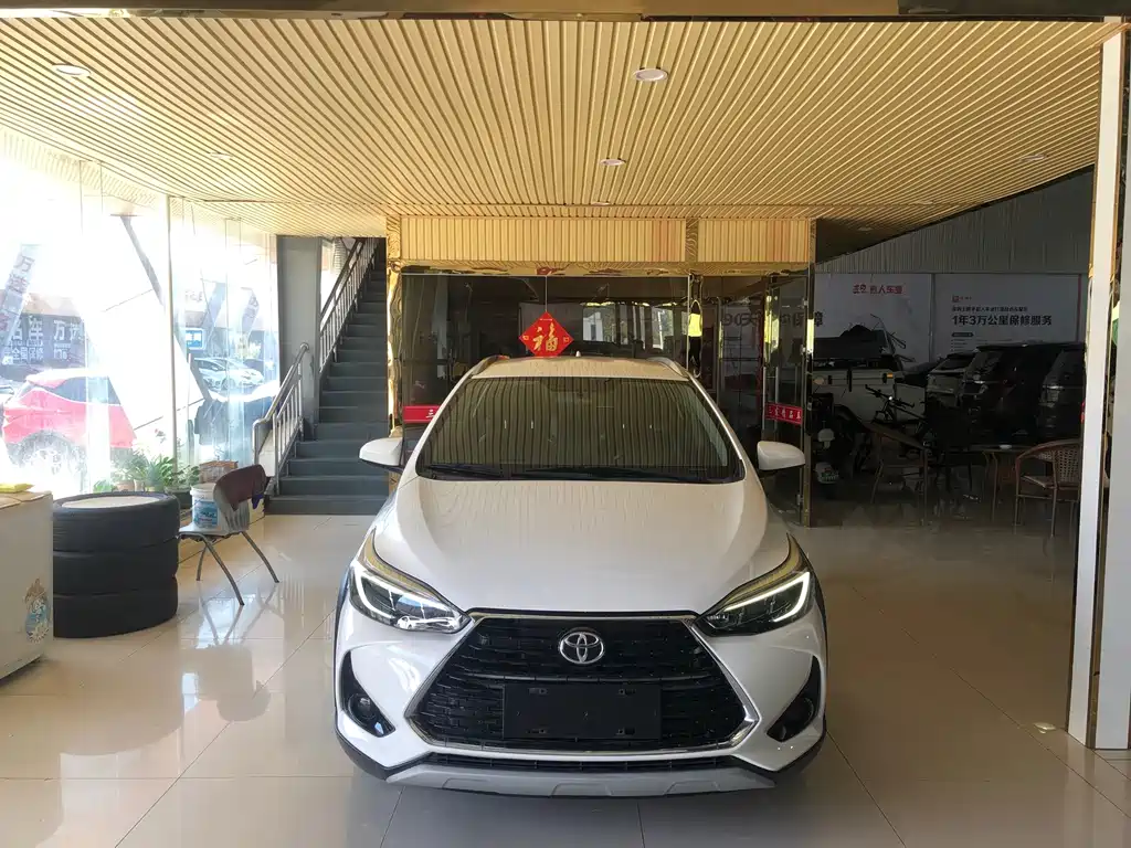 Toyota Yaris L — миниатюра 2