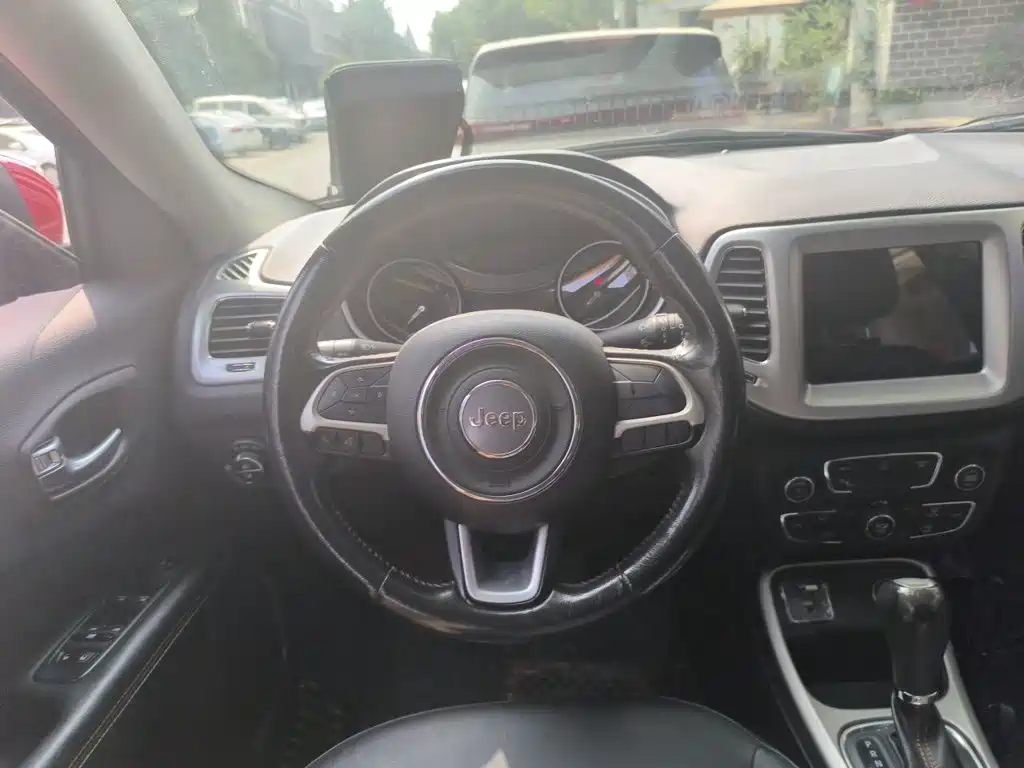 Jeep Compass — миниатюра 3
