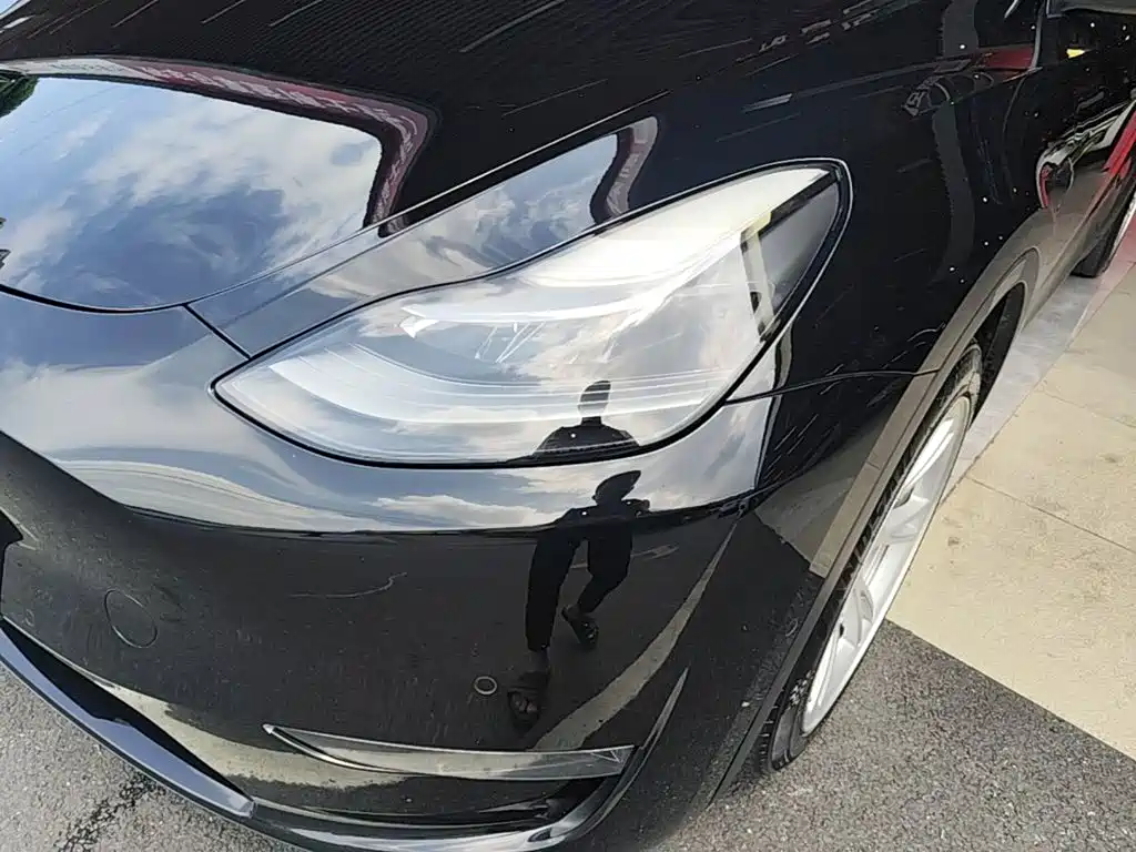 Tesla Model Y — миниатюра 24
