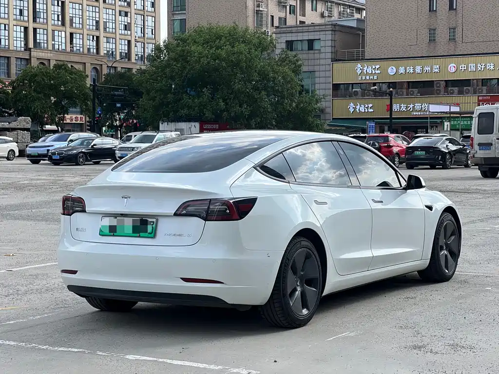 Tesla Model 3 — миниатюра 5