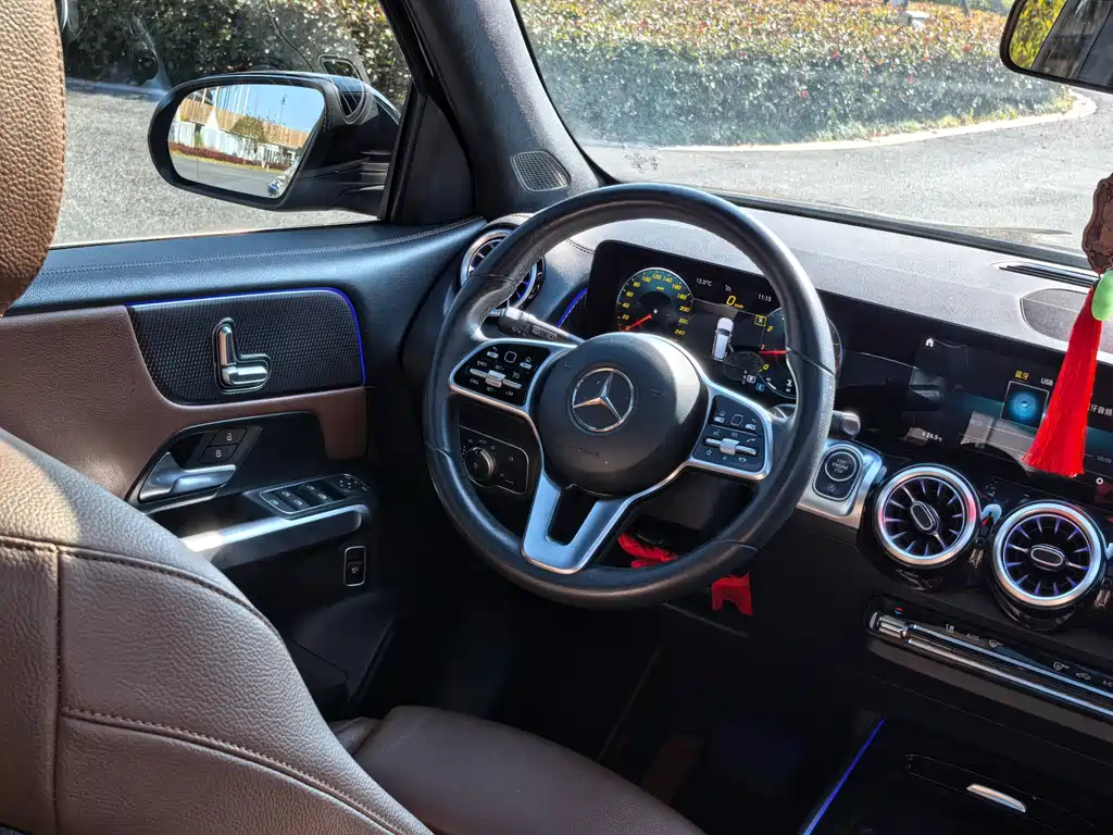 MERCEDES-BENZ GLB