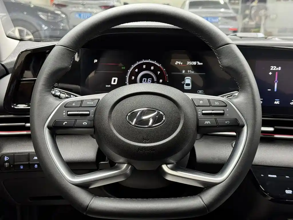 Hyundai Elantra — миниатюра 6
