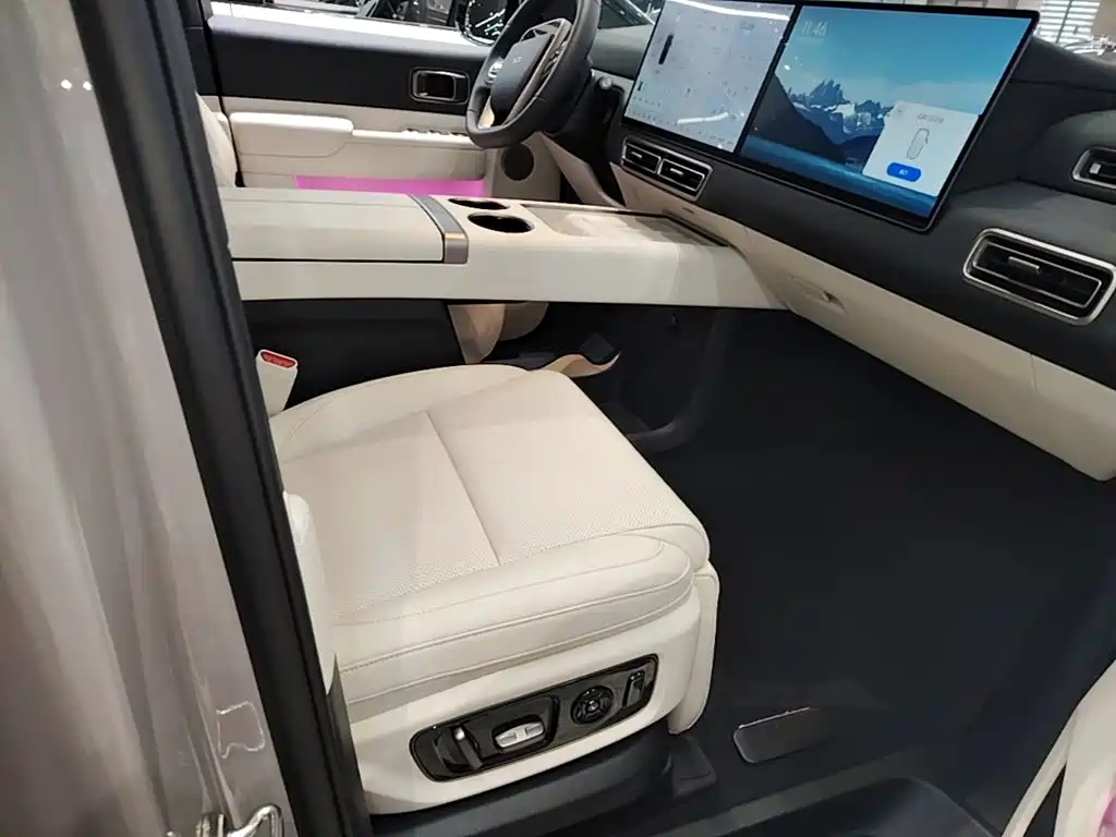 Li Auto Li MEGA — миниатюра 25