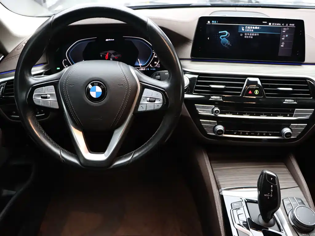 BMW 5 Series New Energy — миниатюра 6
