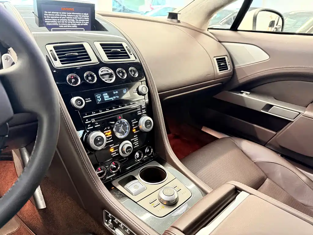 Aston Martin Rapide — миниатюра 7