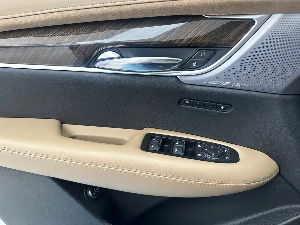 Cadillac XT6 — миниатюра 8