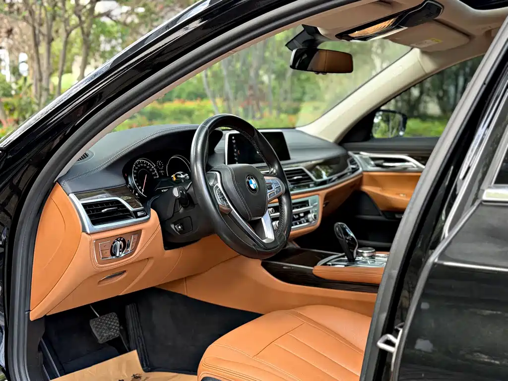 BMW 7 Series — миниатюра 5