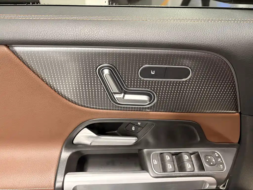 Mercedes-Benz GLB — миниатюра 12