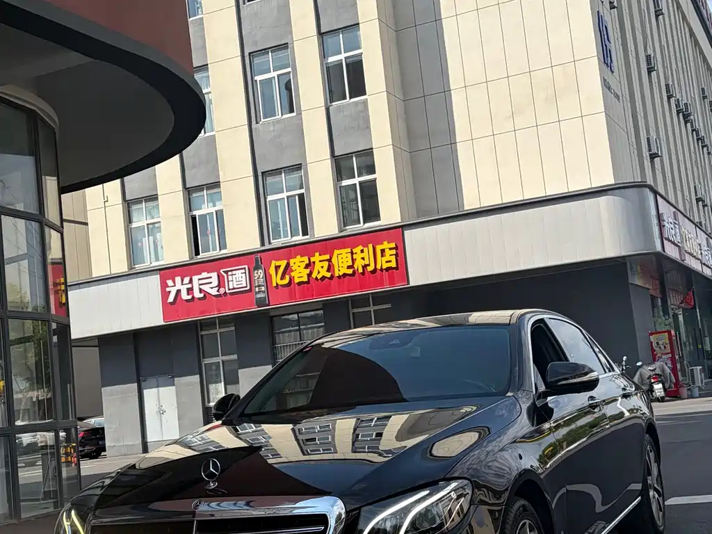 Mercedes-Benz E-Class — миниатюра 3