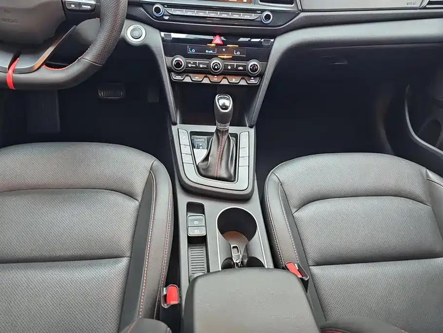 Hyundai Elantra — миниатюра 16