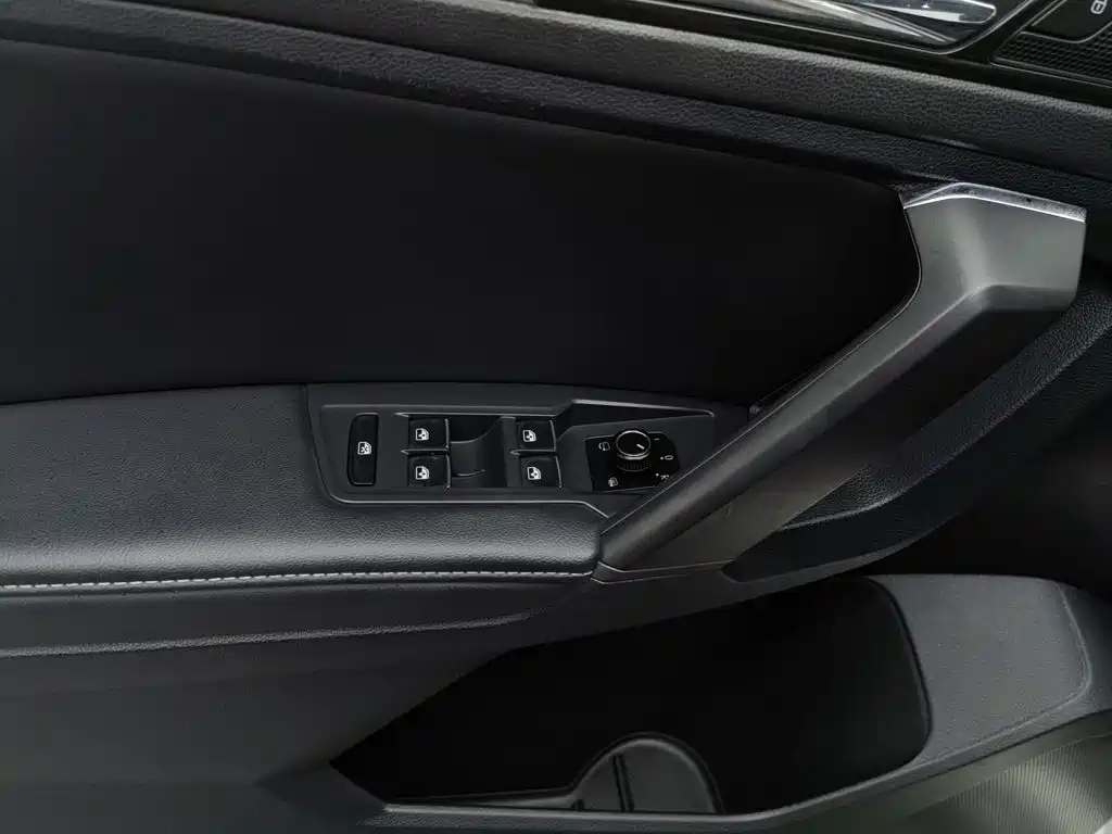 Volkswagen Tiguan L — миниатюра 9