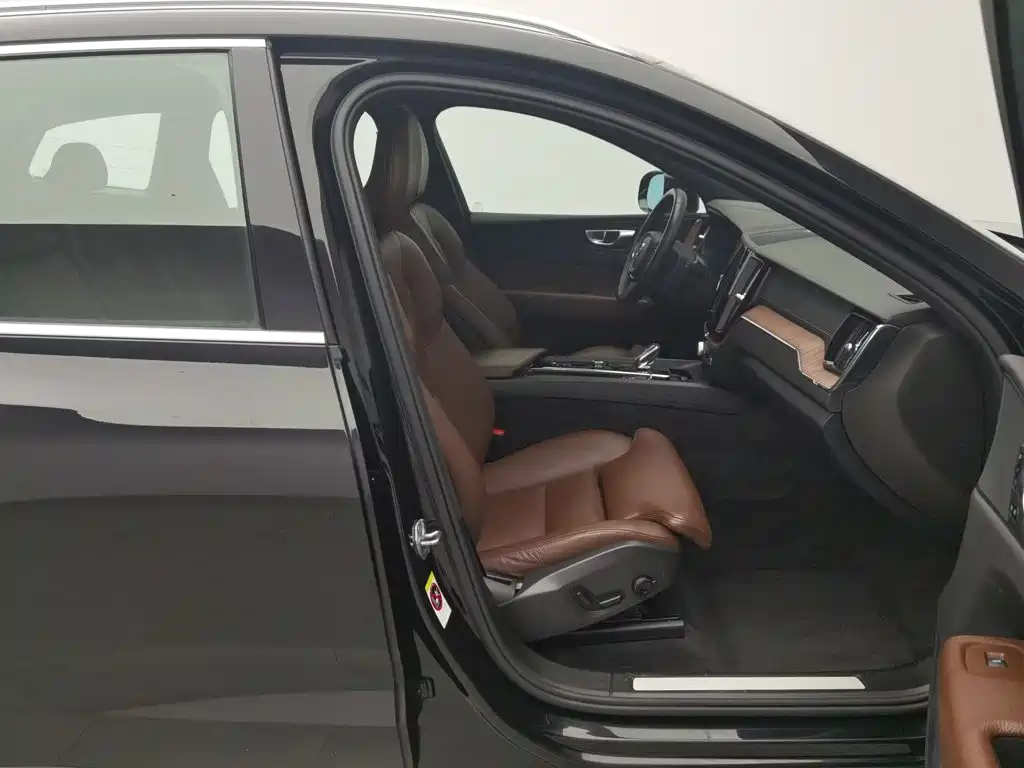 Volvo XC60 — миниатюра 23