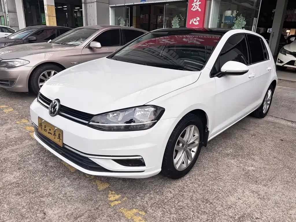 VOLKSWAGEN GOLF