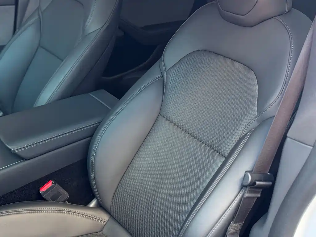 Tesla Model Y — миниатюра 10