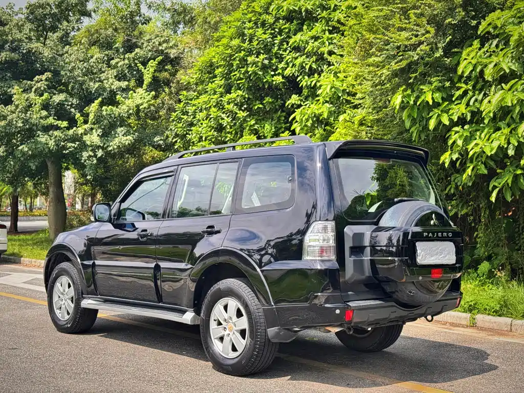 Mitsubishi Pajero (Import) — миниатюра 27