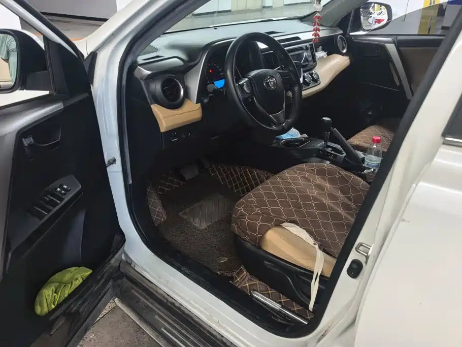 Toyota RAV4 — миниатюра 9