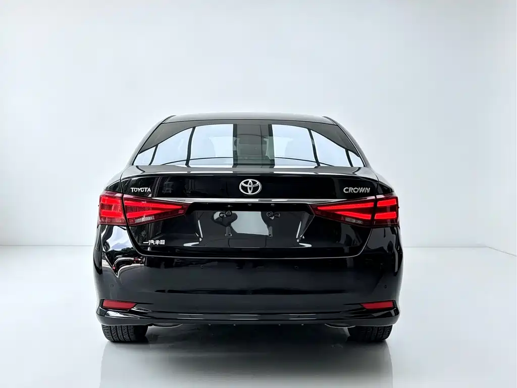 Toyota Crown — миниатюра 10