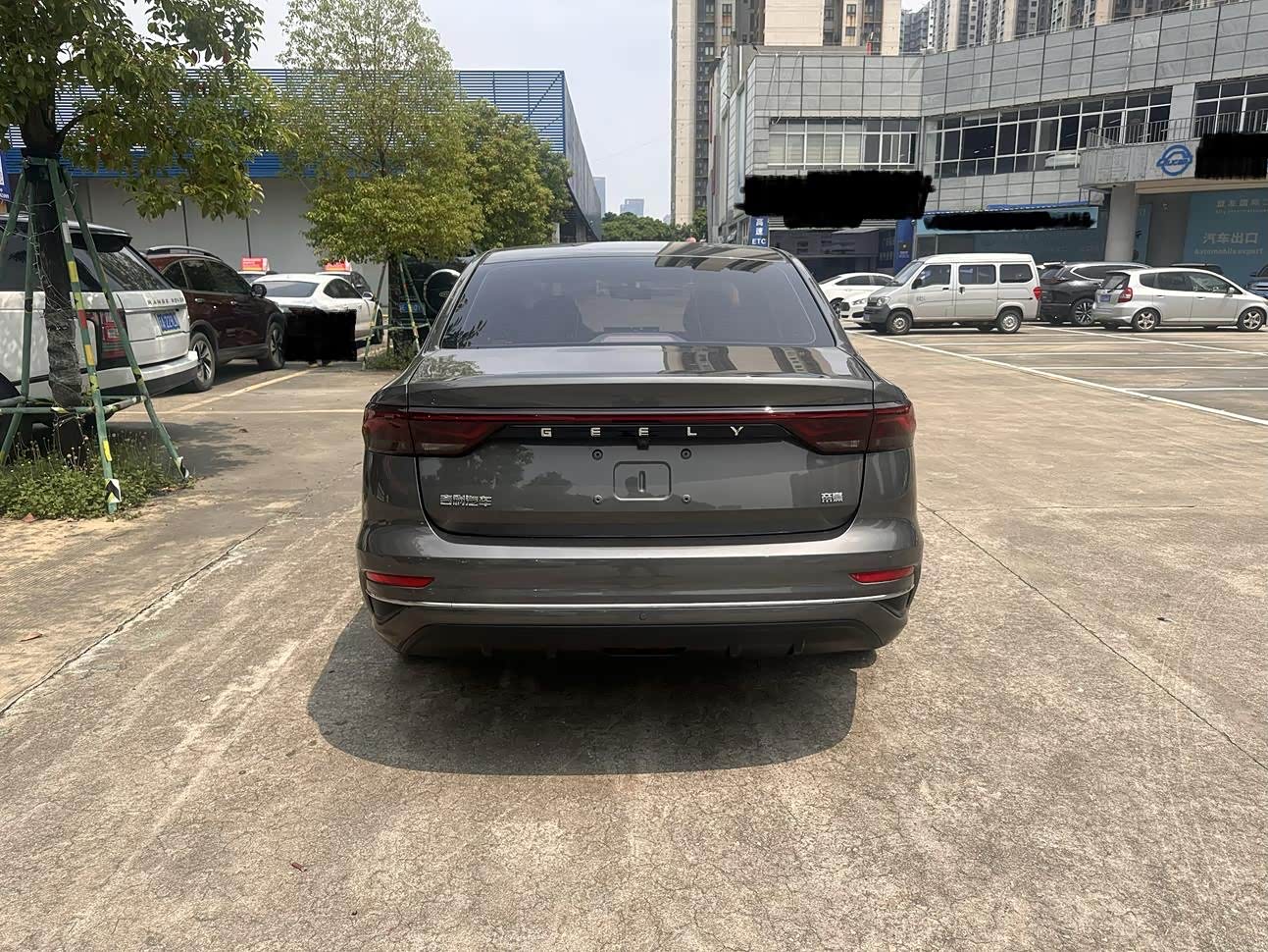 Geely Emgrand 1.5 л 2023 г. шампань/коричневый, пробег 43000 км