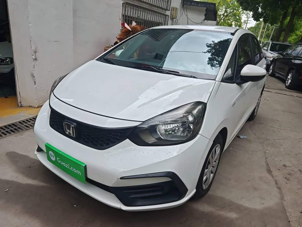 Honda Fit 1.5 л 2022 г. Белый, пробег 24300 км