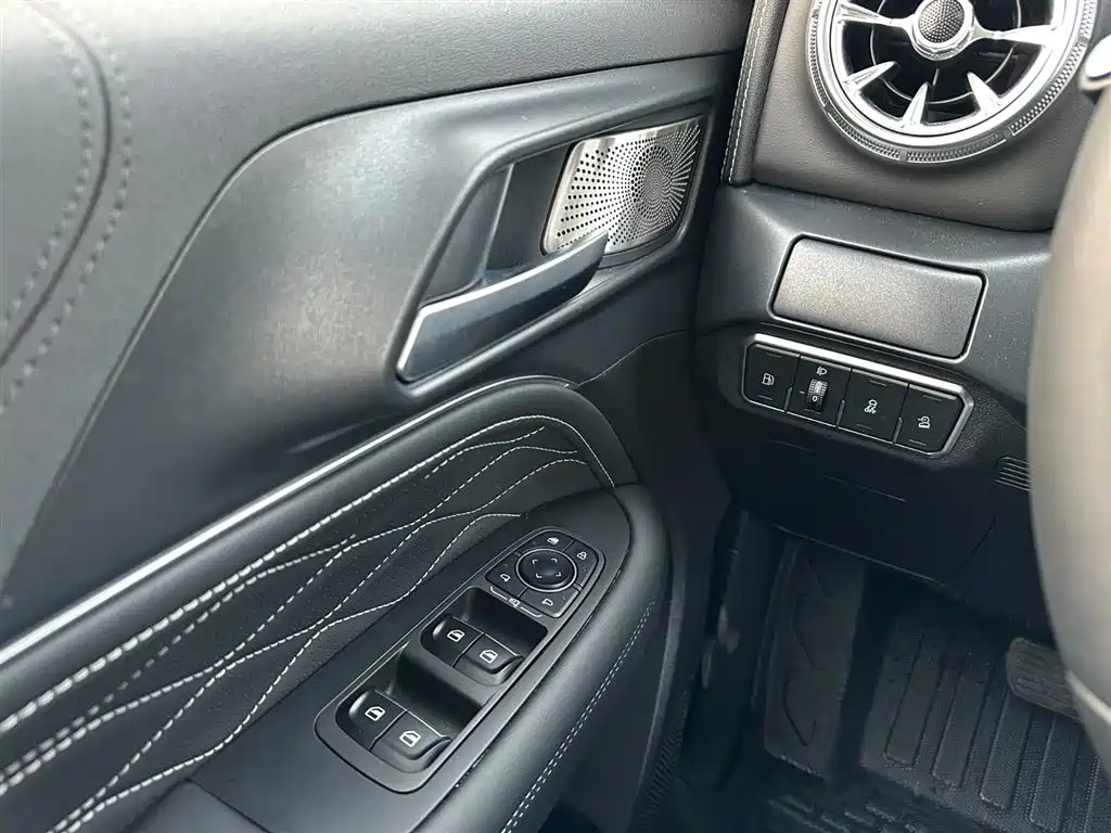 TANK TANK 300 NEW ENERGY