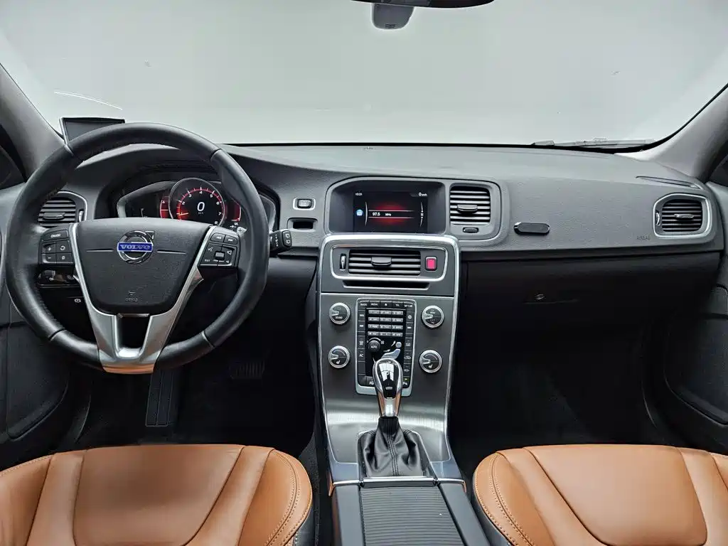 Volvo V60 — миниатюра 11