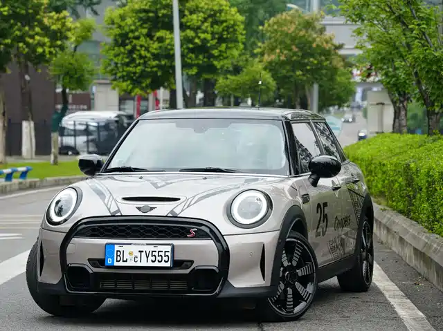 MINI Hatch — фото 1
