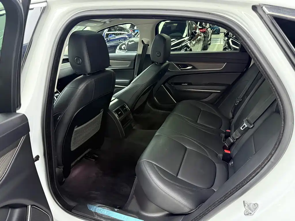 Jaguar XFL — миниатюра 7