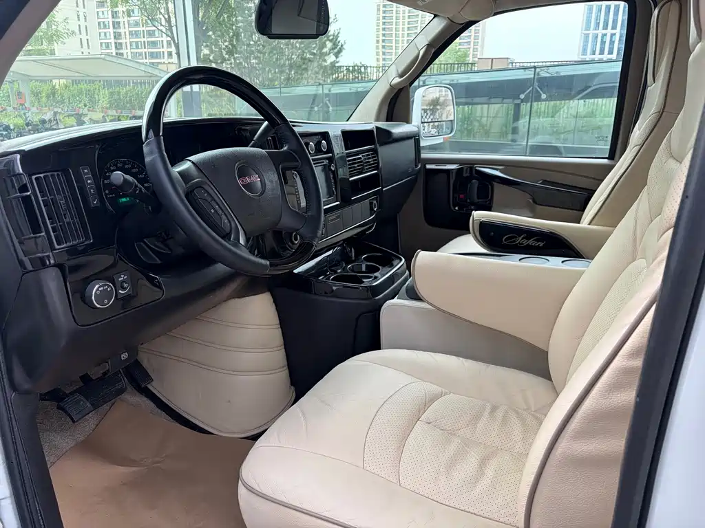 GMC Savana — миниатюра 6