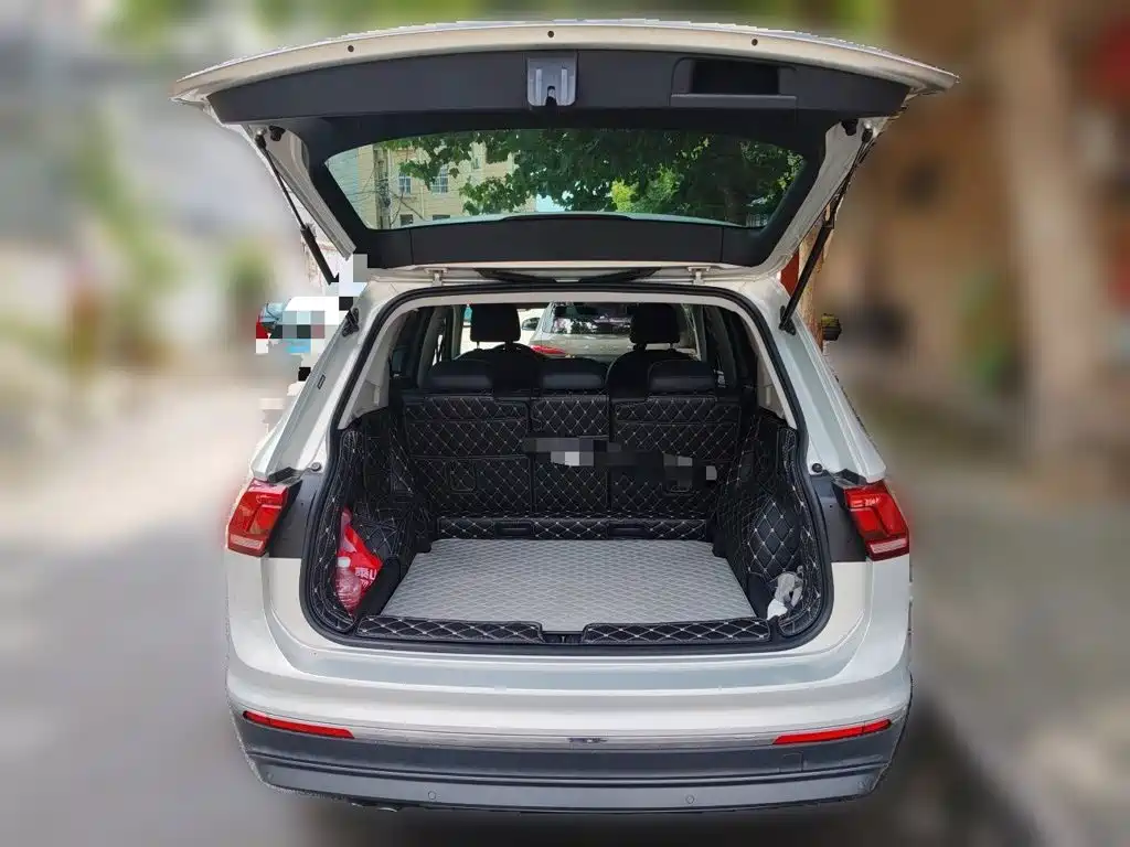 Volkswagen Tiguan L — миниатюра 10