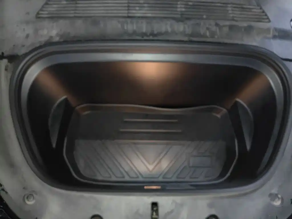 Tesla Model Y — миниатюра 21